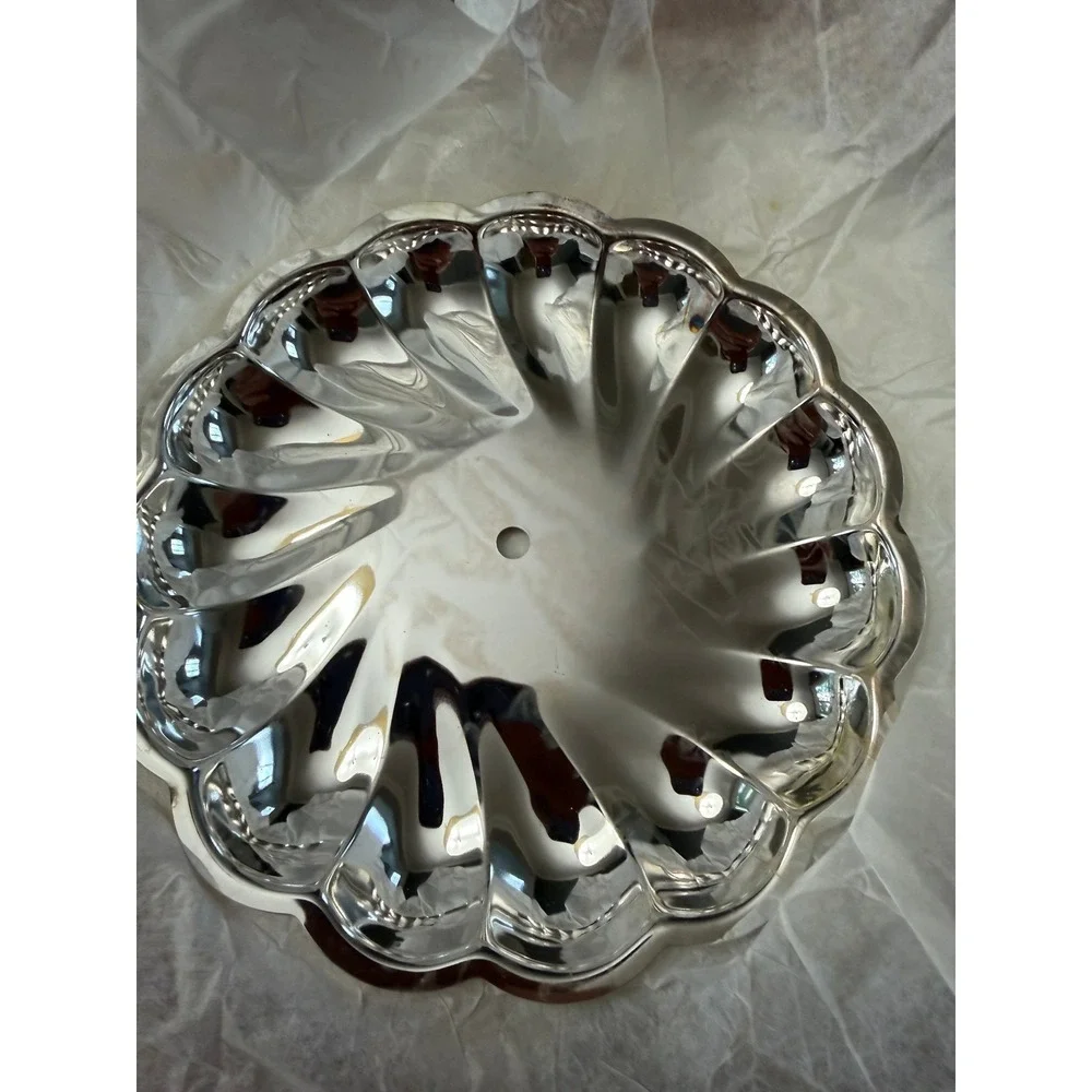 Old Hampshire Silversmiths Two Tier Server Silverplated Scalloped Edge New